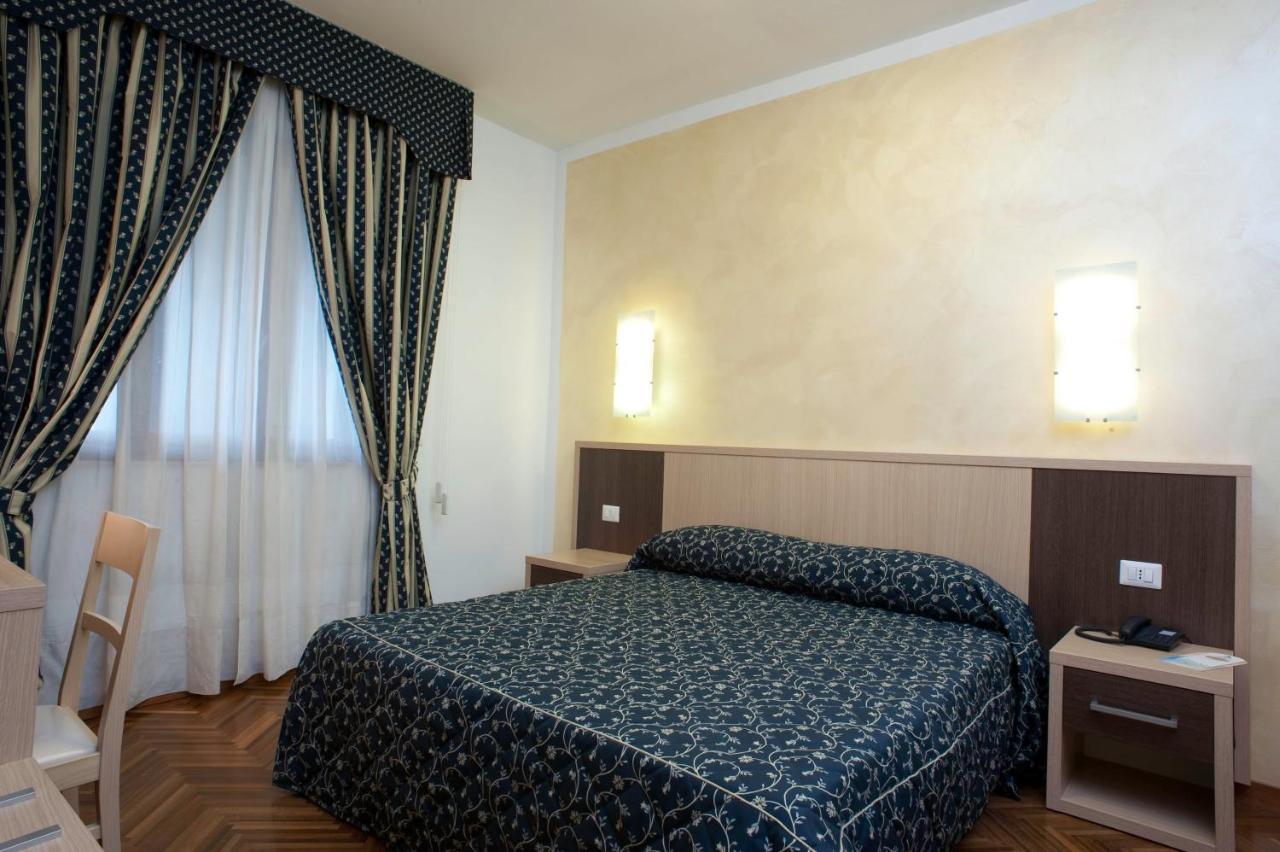 Hotel Astoria Fermo Exterior photo